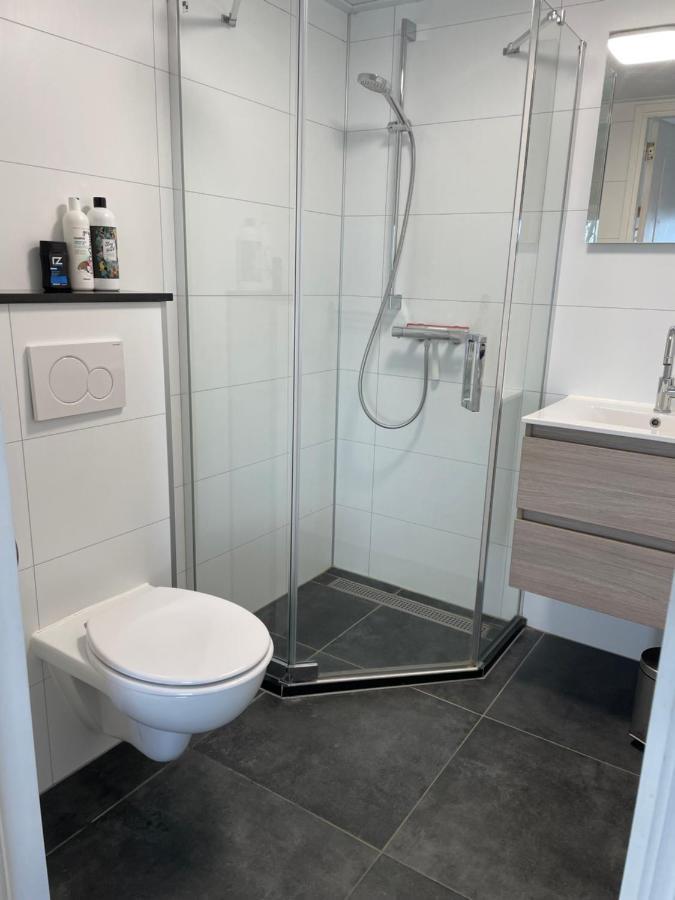 Mooi Vakantiehuis Prachtig Gelegen Aan Het Water Rijpwetering Exterior photo