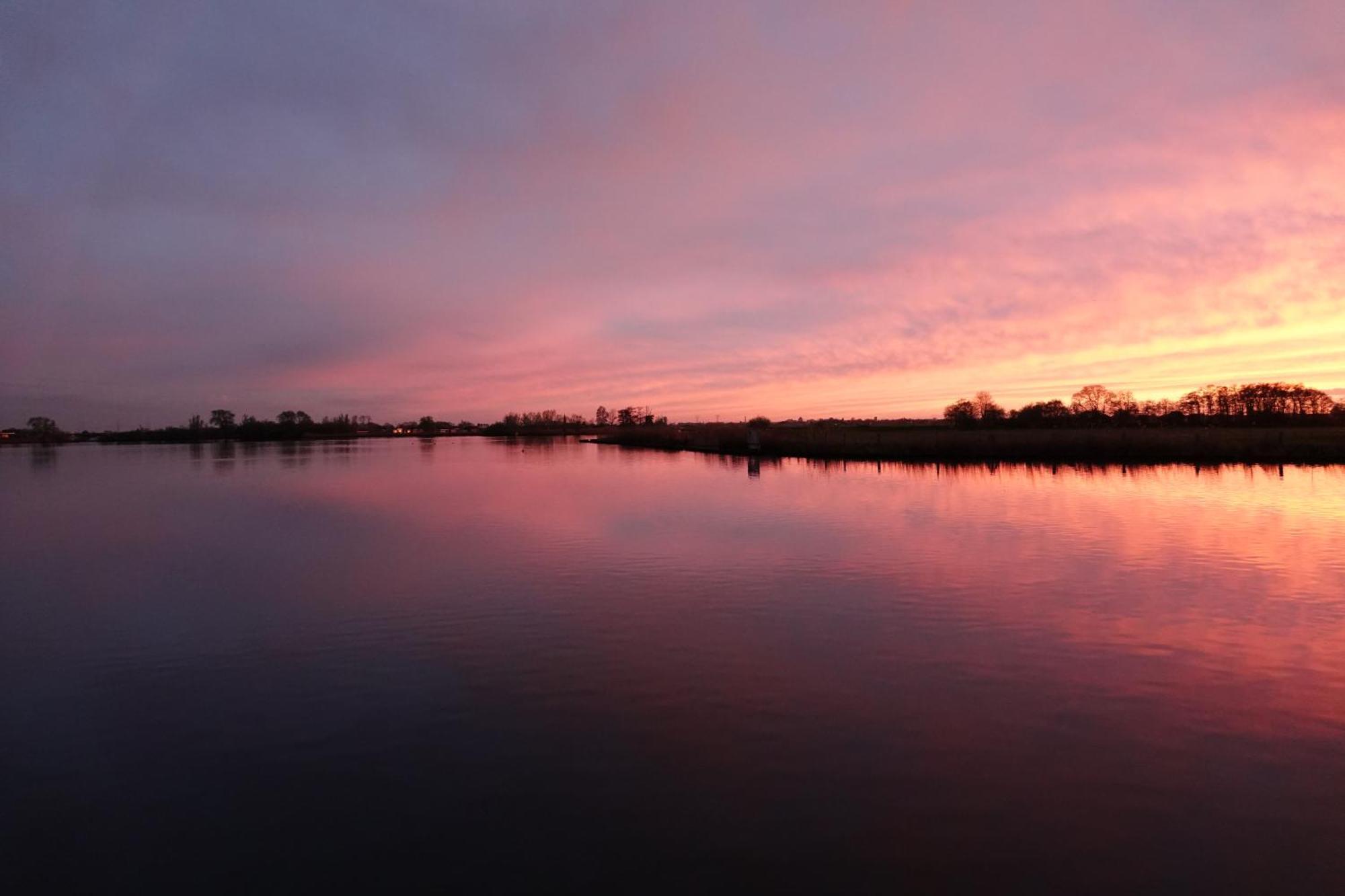 Mooi Vakantiehuis Prachtig Gelegen Aan Het Water Rijpwetering Exterior photo